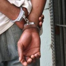 27/11/2014,Suspeito cai da moto durante fuga em Teixeiras.