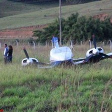 29/05/2015,Avião sai da pista durante aterrissagem em Viçosa.