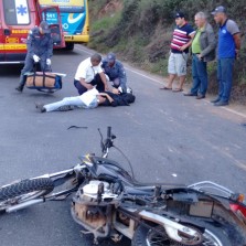 Motoqueiro fica ferido em acidente na Castelo Branco
