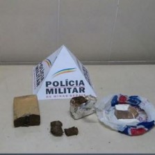PM encontra drogas no laranjal