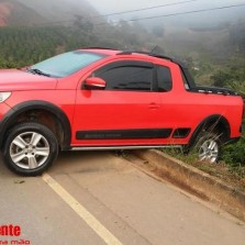 Veículo roda na estrada entre Ervália e Coimbra