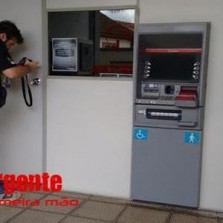 Bandidos tentam arrombar caixa eletrônico em Teixeiras.