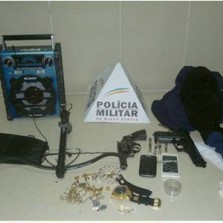 PM apreende autores,armas e droga em Viçosa