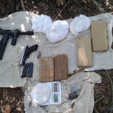 PM apreende armas e drogas no Santa Clara