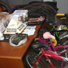 Caminhonete roubada em Viçosa é encontrada em Abre Campo após vários roubos.