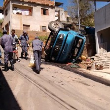Caminhão tomba no Vale do Sol