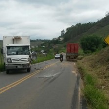 Colisão entre caminhões em São José do triunfo