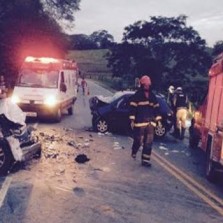 Acidente próximo a Ubá deixa dois mortos.
