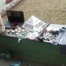 Polícia recupera produtos roubados e apreende drogas no Bela Vista