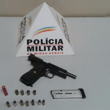 Homem é preso com arma e motocicleta roubada em Viçosa