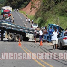 Caminhoneiro fica ferido em acidente no Bom Jardim em Teixeiras