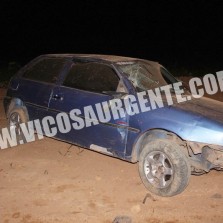 Veículo capota na estrada de Paula Cândido