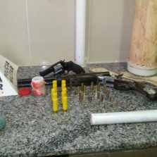PM apreende armas e munições no João Brás