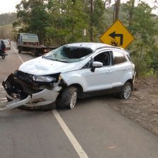Capotamento na rodovia Viçosa/Teixeiras