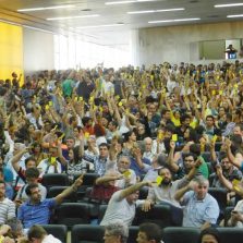 Professores da UFV votam contra deflagração da greve da categoria