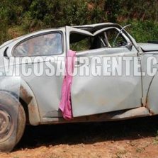 Capotamento na zona rural de Pedra do Anta deixa dois feridos