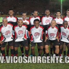 Futebol beneficente em Teixeiras reúne ex-jogadores e jogador profissional