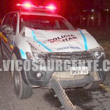 Viatura da PM de Viçosa atropela cavalo na Br120 em Visconde do Rio Branco.
