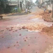 Adutora do SAAE se rompe na Jacob Lopes de Castro