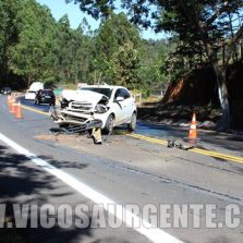 Veículo bate na traseira de caminhão na rodovia Viçosa/Teixeiras