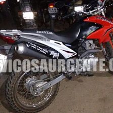 PM recupera moto roubada e prende dupla com arma