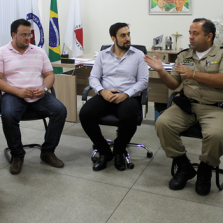 Prefeito realiza reunião de emergência com autoridades policias