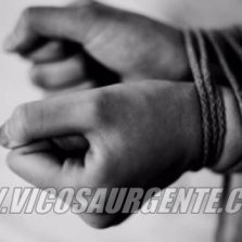 Jovem é amarrada por ladrão dentro de sua residência