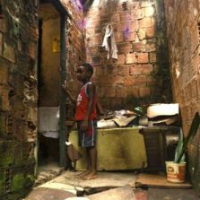 Mais de 40% das crianças brasileiras vivem na pobreza