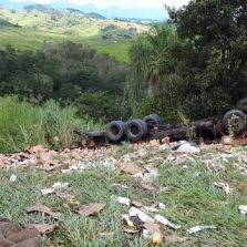 Ajudante fica ferido em acidente na serra de São Geraldo
