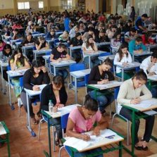 Lei concede isenção de taxa de concurso a pessoas carentes e doadores de medula
