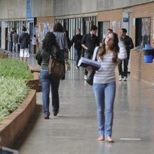 Reitores de universidades cobram mais recursos do MEC