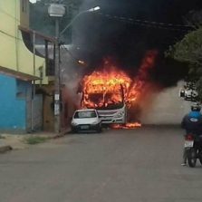 Cidades mineiras registram segunda noite de ataques a ônibus e prédios