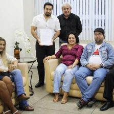 Prefeito de Viçosa assina Projeto de Lei que atualiza Plano de Carreira da Educação