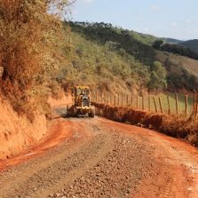 Estradas rurais de Viçosa recebe novo tipo de cascalhamento