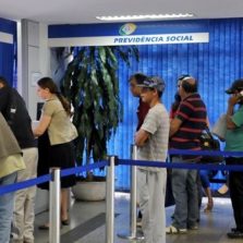 Aposentados começam a receber 1ª parcela do décimo terceiro