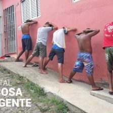 PM apreende drogas no morro do Café