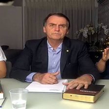 Bolsonaro diz que cumprirá promessas e governará com a Constituição