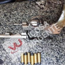 Suspeitos de assaltos presos com arma em Cachoeirinha