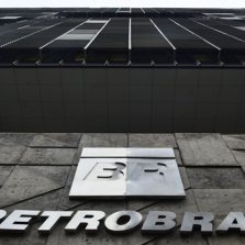 Petrobras demite funcionários com prisão decretada na Lava Jato
