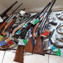 PM apreende grande quantidade de armas em Ervália