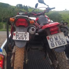 PM recupera motos roubadas e prende suspeito armado