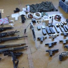 Quadrilha é presa pela PM com arsenal de armas em Leopoldina