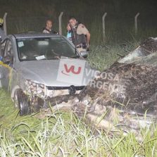Veículos capotam após acidente próximo do aeroporto