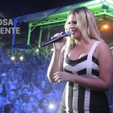 Marília Mendonça encanta público com super show em Viçosa