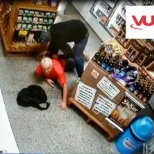 Arma Registrada, Comerciante atira em ladrão e evita assalto