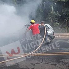 Carro pega fogo no campus da UFV