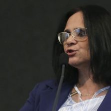 Projeto de combate a suicídio deve ter resultado este ano, diz Damares