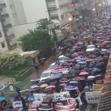 Manifestação contra corte de verbas em universidades reúne cerca de 5 mil pessoas em Viçosa