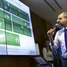 Ministro da educação nega cortes em universidades federais e defende educação básica