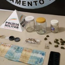 Jovem é preso por tráfico de drogas na Gomes Barbosa